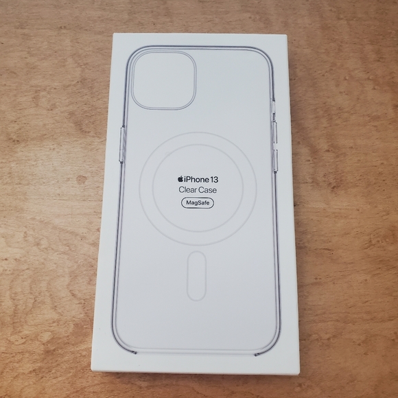 Apple iPhone 13 Clear Case with Magsafe - Picture 5 of 6